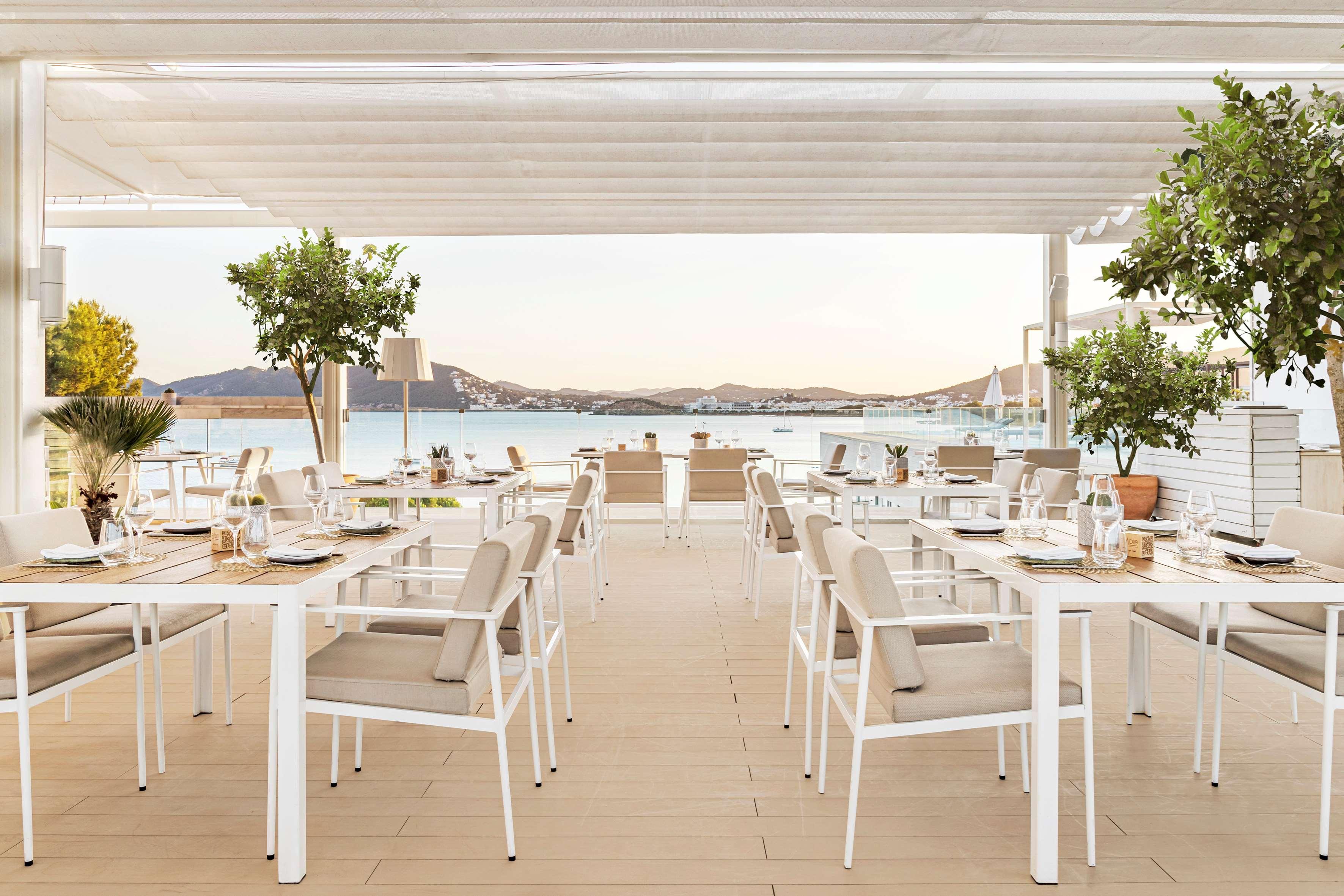 Me Ibiza - The Leading Hotels Of The World Санта-Еулалія-дель-Ріо Екстер'єр фото