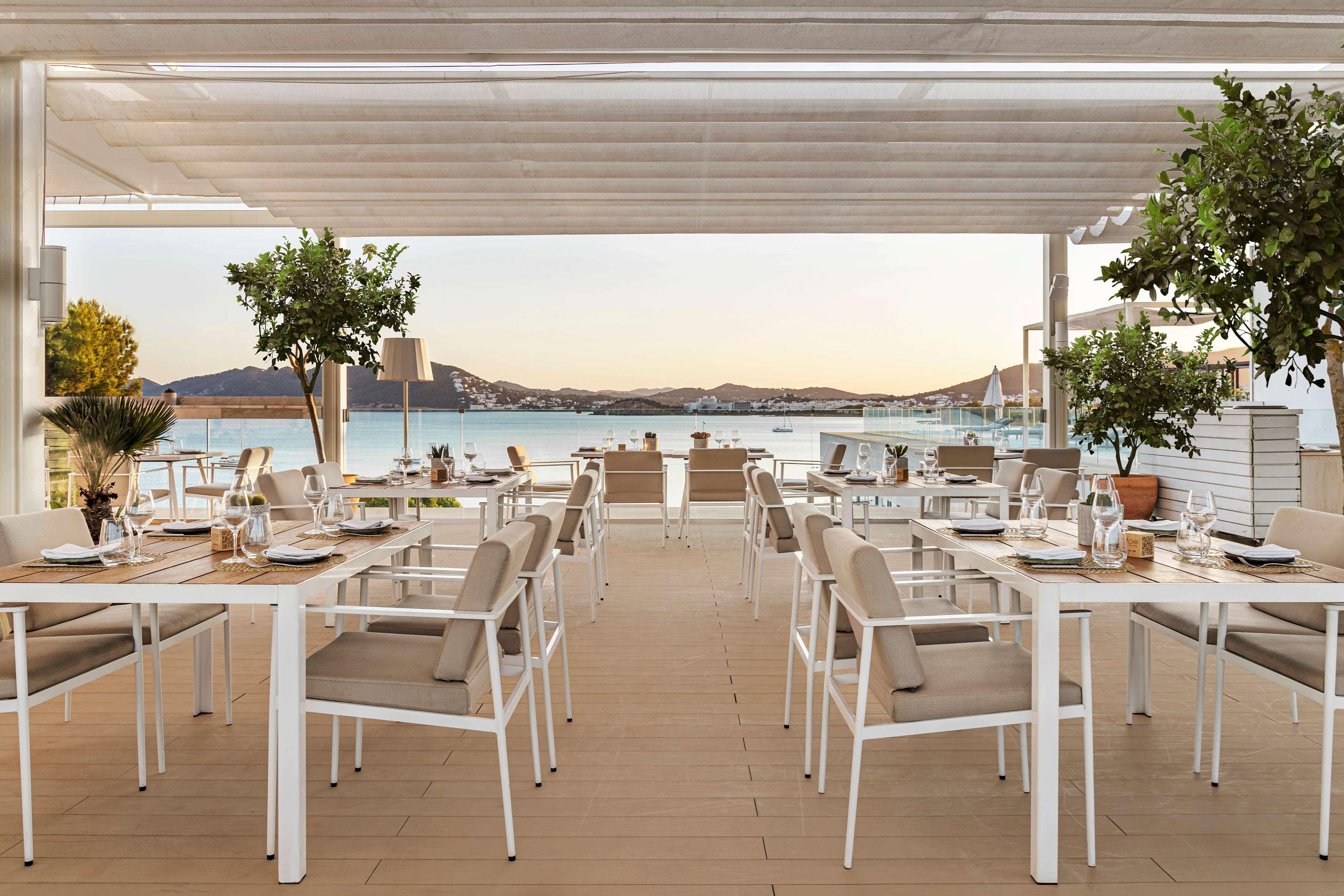 Me Ibiza - The Leading Hotels Of The World Санта-Еулалія-дель-Ріо Екстер'єр фото